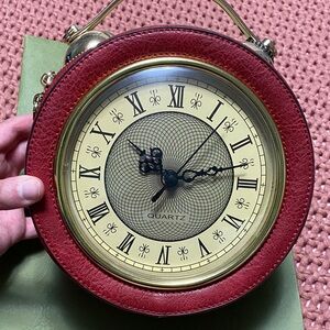 Elegant Red Quartz Clock